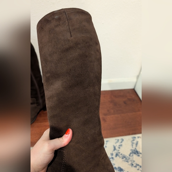 NWOB Saks Fifth Avenue Italian Made Chocolate Brown Knee-High Suede Boots Size 7 - Picture 3 of 9